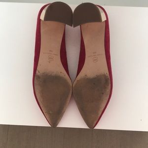 Ann Taylor Shoes - Ann Taylor Red Pointed Toe Heels with Gold Heel Ann Taylor Shoes - Ann Taylor Red Pointed Toe Heels with Gold Heel